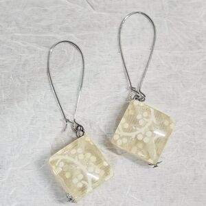 $1 With $5+ Bundle•Elegant Cream Dangle Earrings 0294